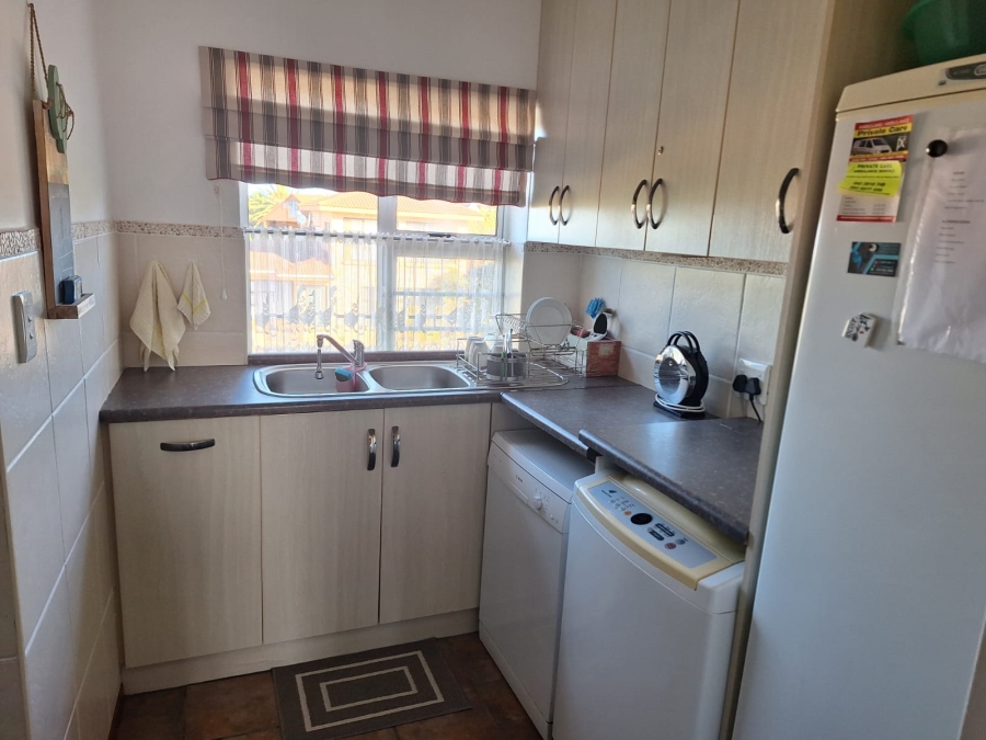 4 Bedroom Property for Sale in Wavecrest Eastern Cape